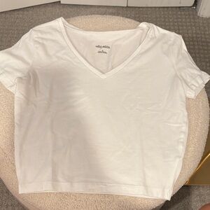 Wild Fable White V-Neck Short Sleeve Tee